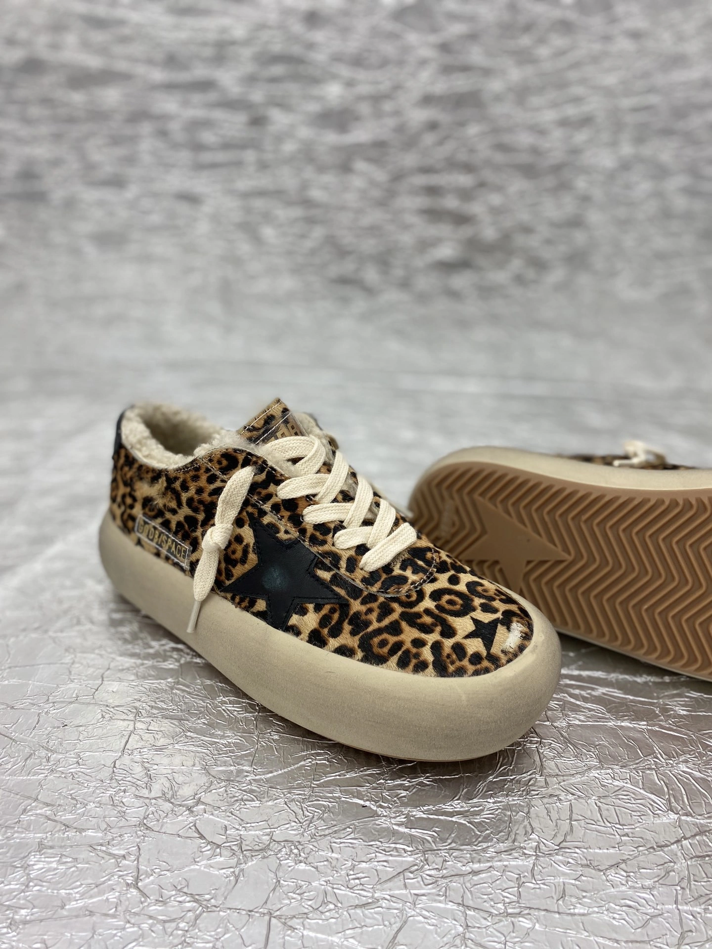 OOBB-- 6642 GWF00346.F002996.81472 GMF00346.F002996.81472 Space cowhide item:E-X362J2902T